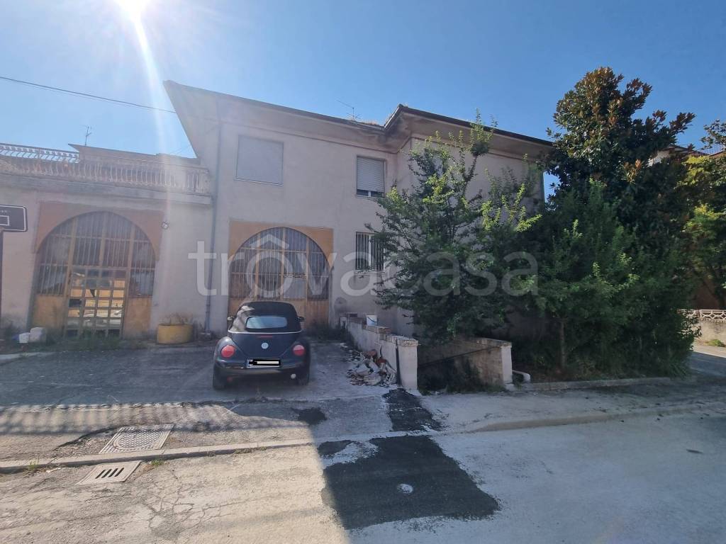 casa indipendente in vendita a Corridonia