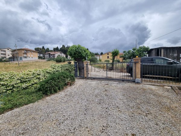 casa indipendente in vendita a Corridonia