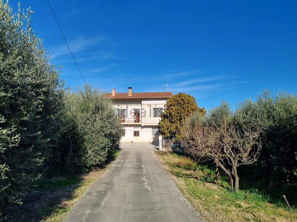 casa indipendente in vendita a Corridonia