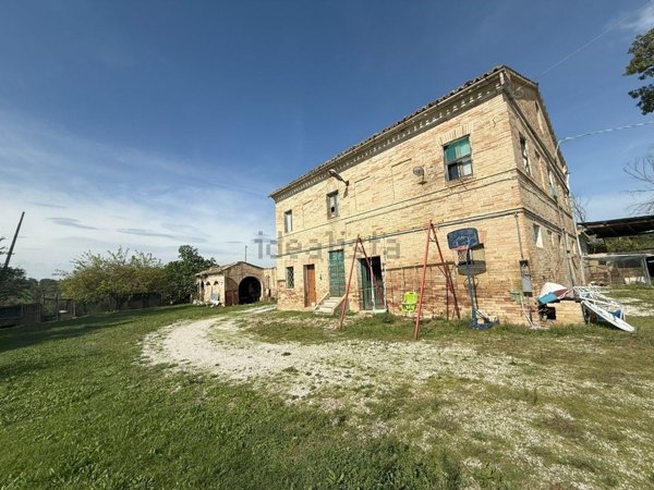 esavano in vendita a Corridonia