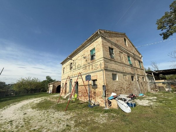 esavano in vendita a Corridonia