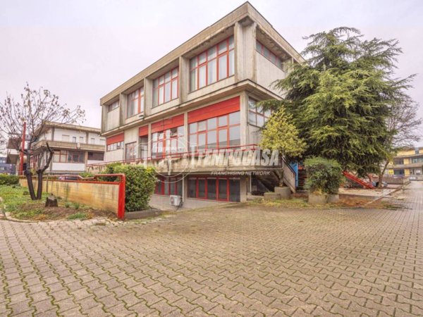 locale commerciale in vendita a Corridonia