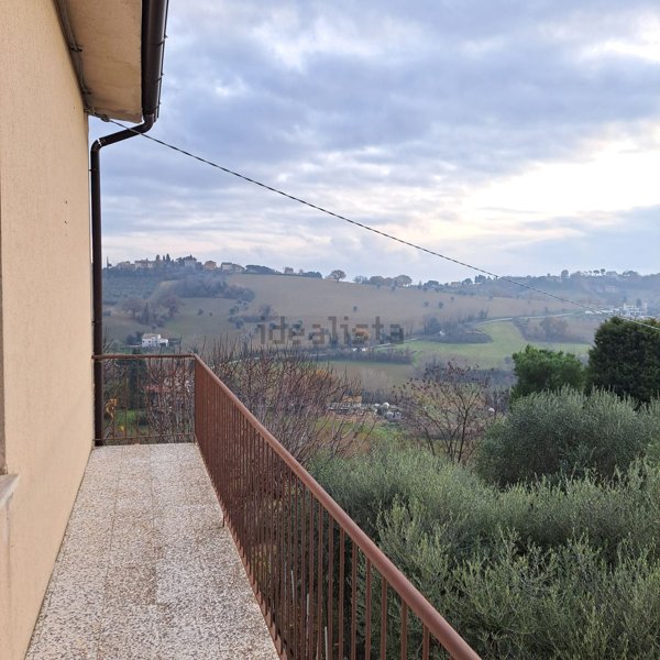 casa indipendente in vendita a Corridonia in zona Colbuccaro