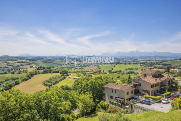 casa indipendente in vendita a Corridonia