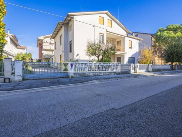 casa indipendente in vendita a Corridonia in zona Passo del Bidollo