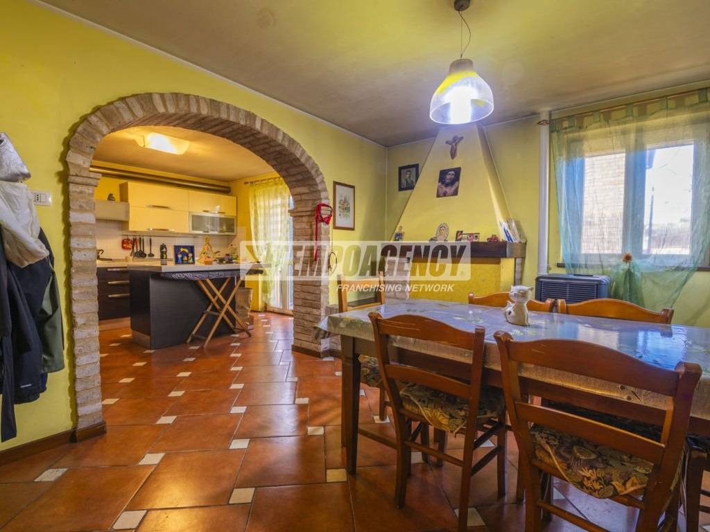 casa indipendente in vendita a Corridonia in zona San Claudio
