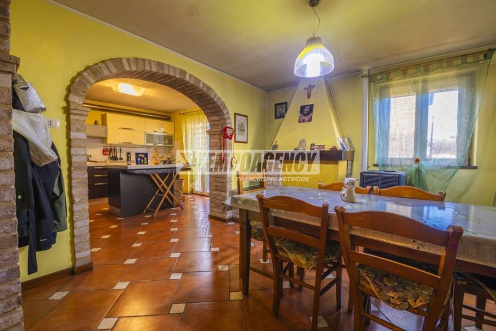 casa indipendente in vendita a Corridonia in zona San Claudio