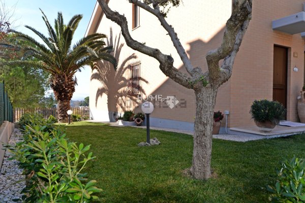 casa indipendente in vendita a Corridonia