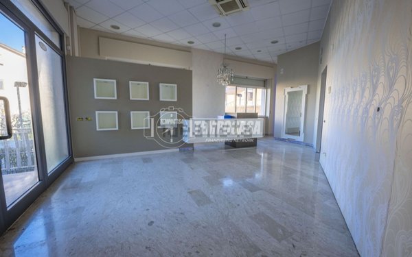 locale commerciale in vendita a Corridonia