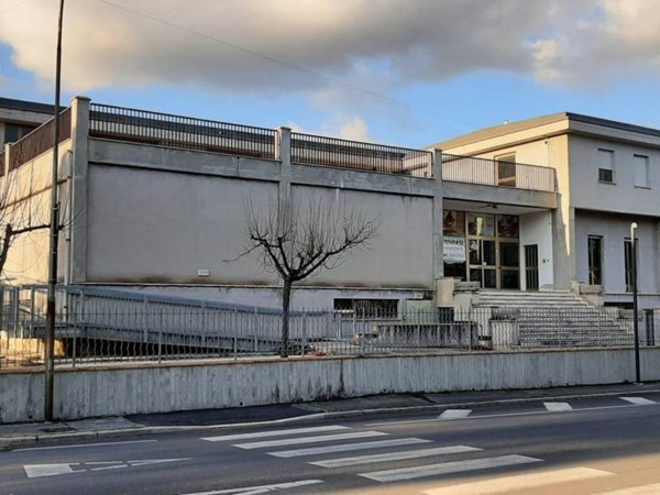 locale commerciale in vendita a Corridonia