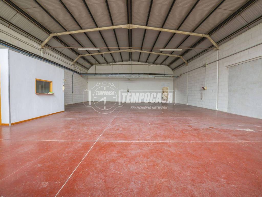 capannone in vendita a Corridonia