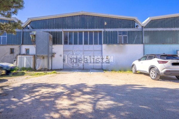 capannone in vendita a Corridonia