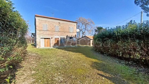 casa indipendente in vendita a Corridonia in zona Colbuccaro