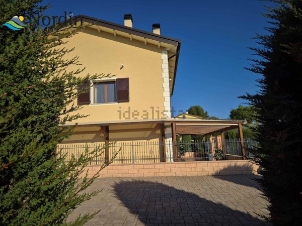 casa indipendente in vendita a Corridonia