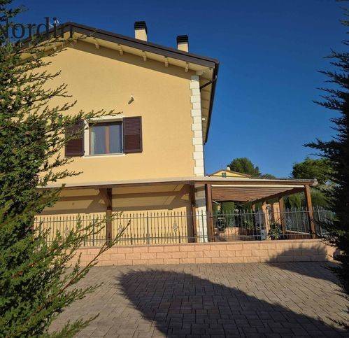 casa indipendente in vendita a Corridonia
