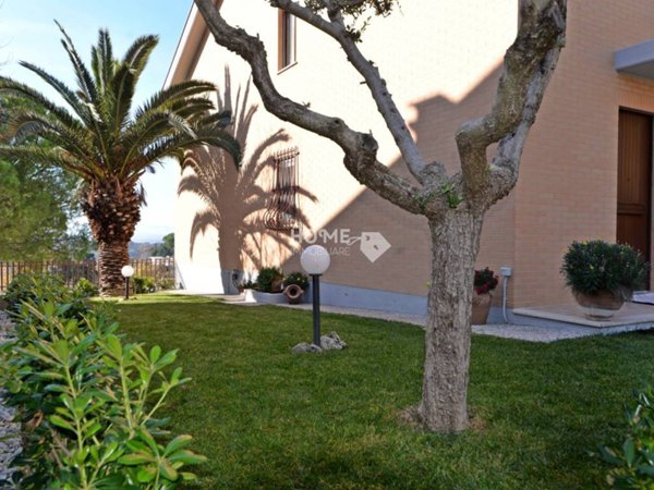 casa indipendente in vendita a Corridonia