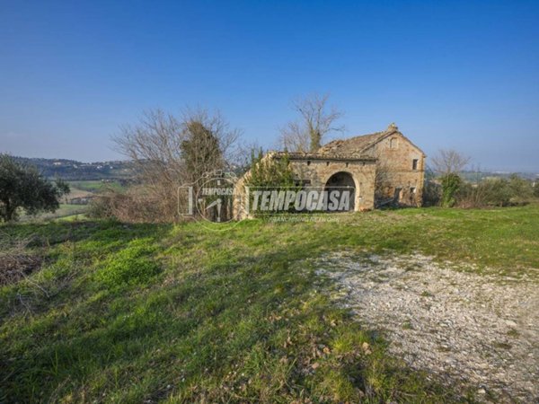 casa indipendente in vendita a Corridonia in zona Colbuccaro