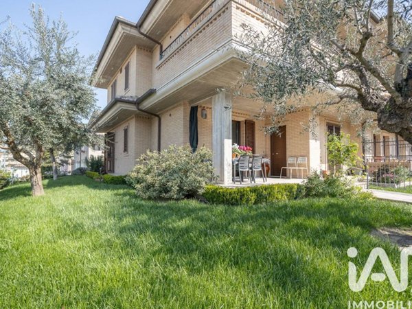 appartamento in vendita a Corridonia in zona Colbuccaro