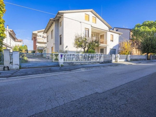 casa indipendente in vendita a Corridonia in zona Passo del Bidollo