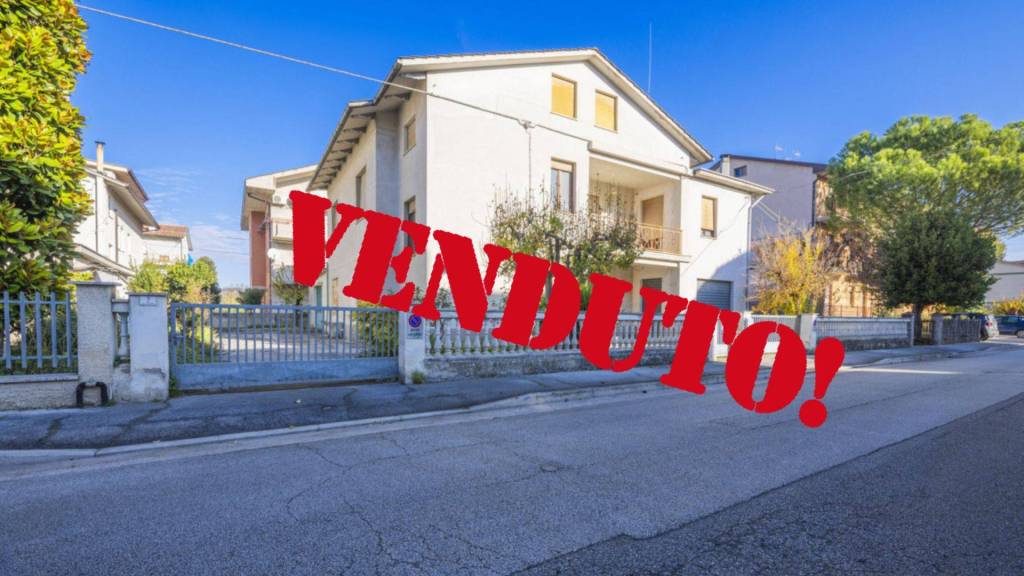 casa indipendente in vendita a Corridonia in zona Passo del Bidollo