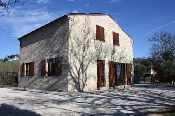 casa indipendente in vendita a Corridonia