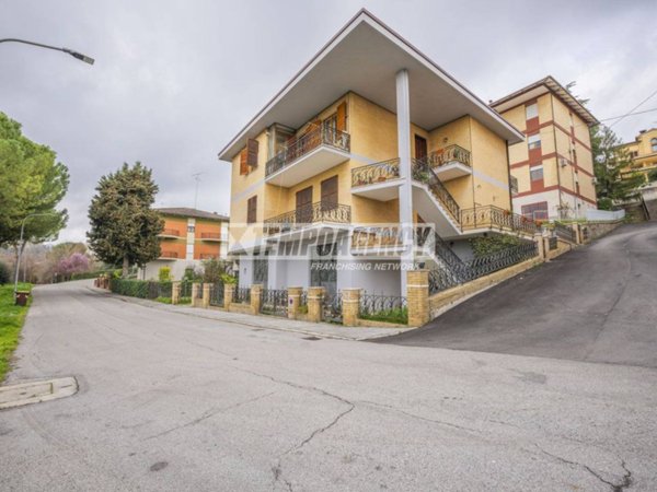 casa indipendente in vendita a Corridonia