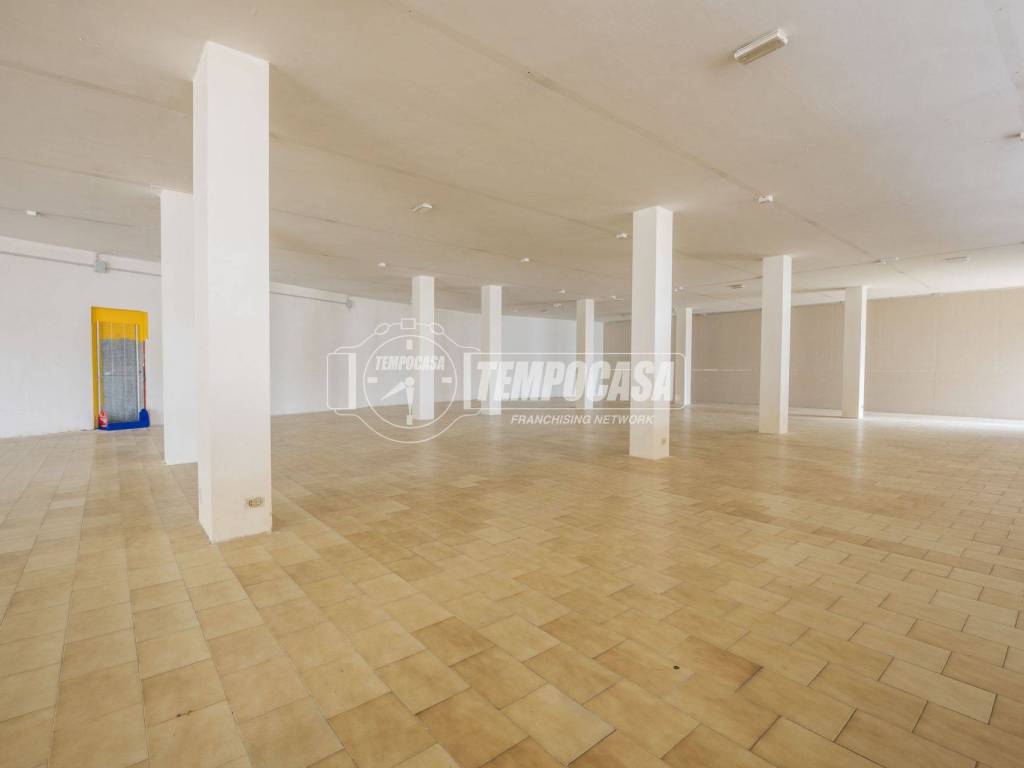 negozio in vendita a Corridonia