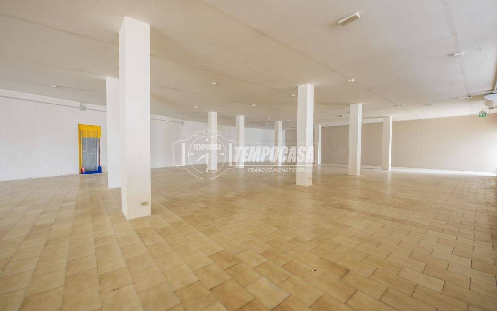 negozio in vendita a Corridonia