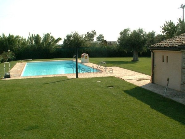 casa indipendente in vendita a Corridonia