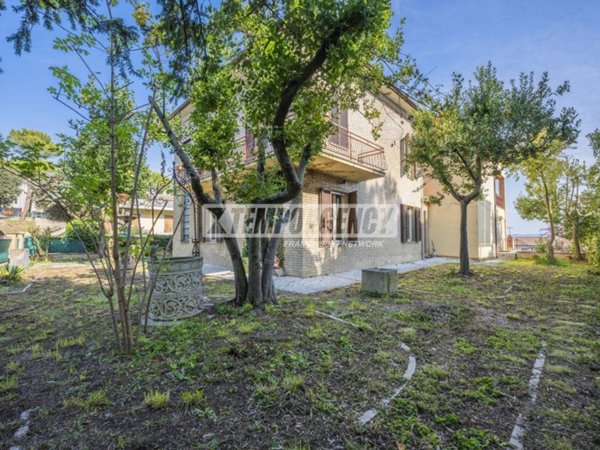 casa indipendente in vendita a Corridonia