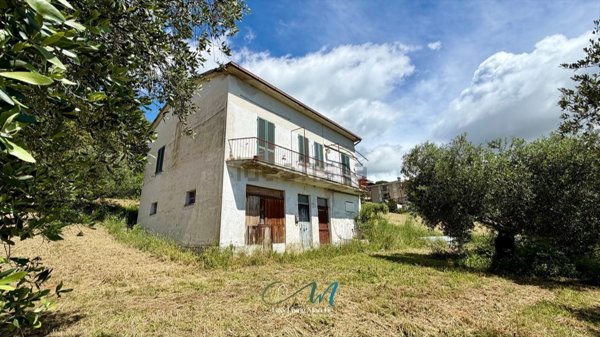 casale in vendita a Corridonia in zona Colbuccaro