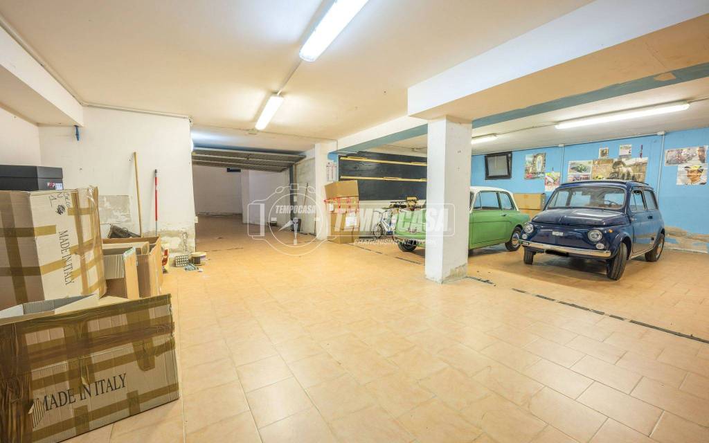 locale commerciale in vendita a Corridonia