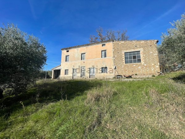 casa indipendente in vendita a Corridonia