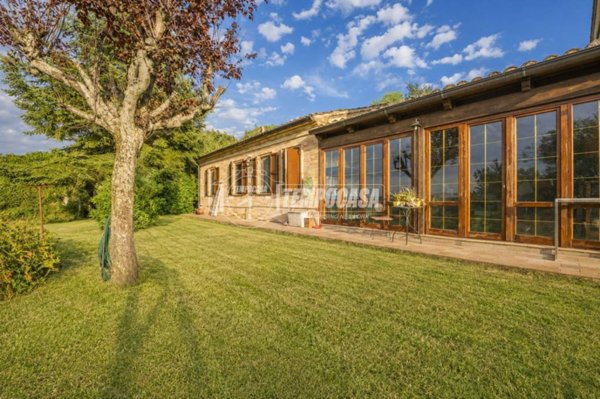 casa indipendente in vendita a Corridonia in zona Colbuccaro