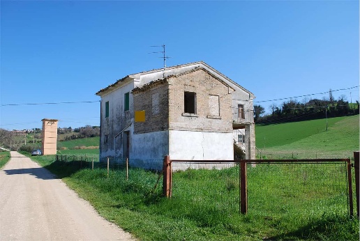 casale in vendita a Corridonia in zona Colbuccaro