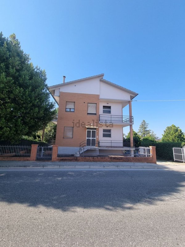 casa indipendente in vendita a Corridonia in zona Colbuccaro