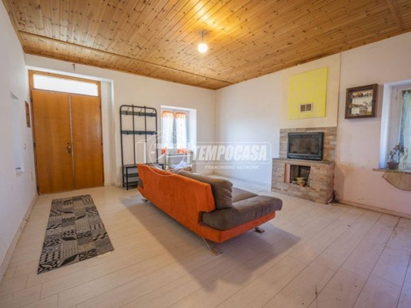 appartamento in vendita a Corridonia in zona Colbuccaro