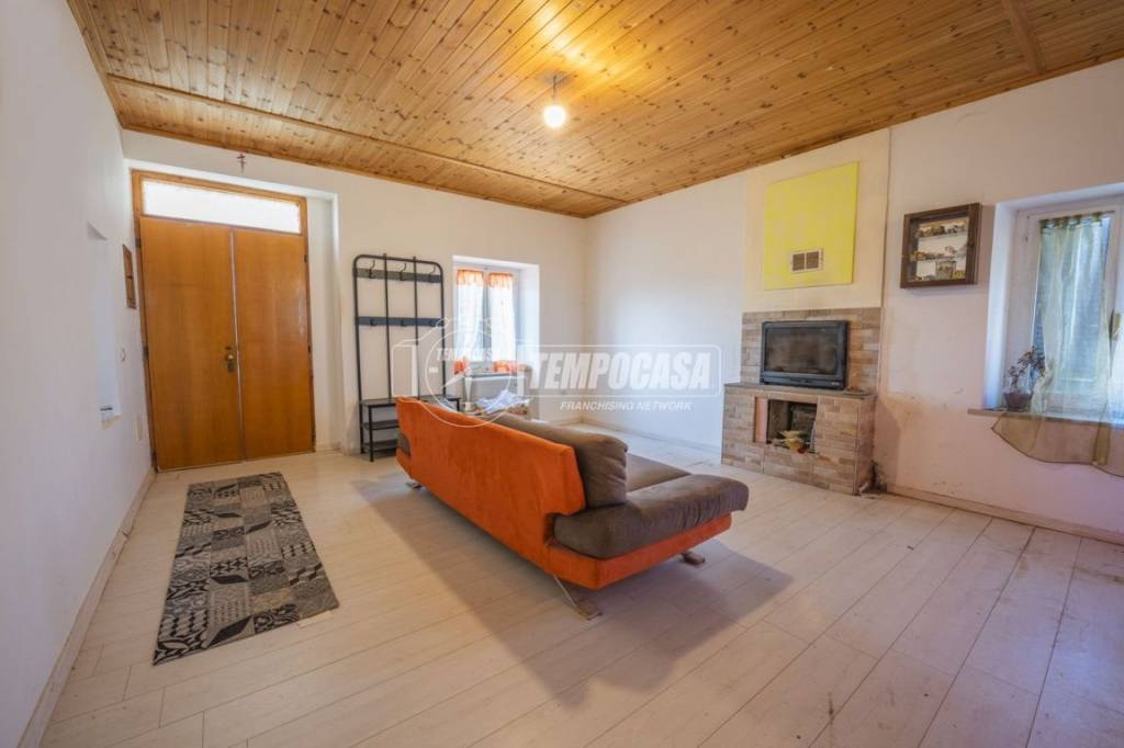 appartamento in vendita a Corridonia in zona Colbuccaro