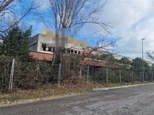 locale commerciale in vendita a Corridonia