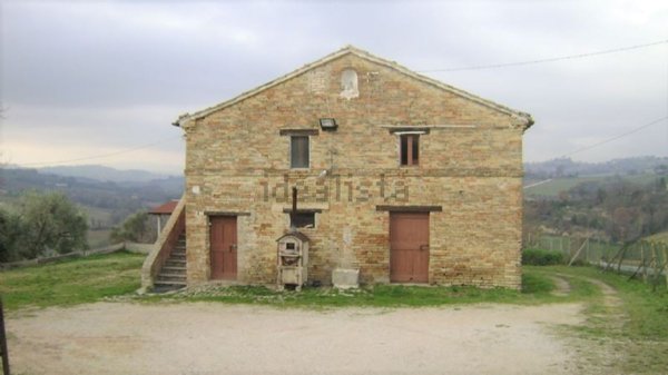 casale in vendita a Corridonia in zona Colbuccaro