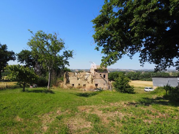 casa indipendente in vendita a Corridonia in zona Colbuccaro