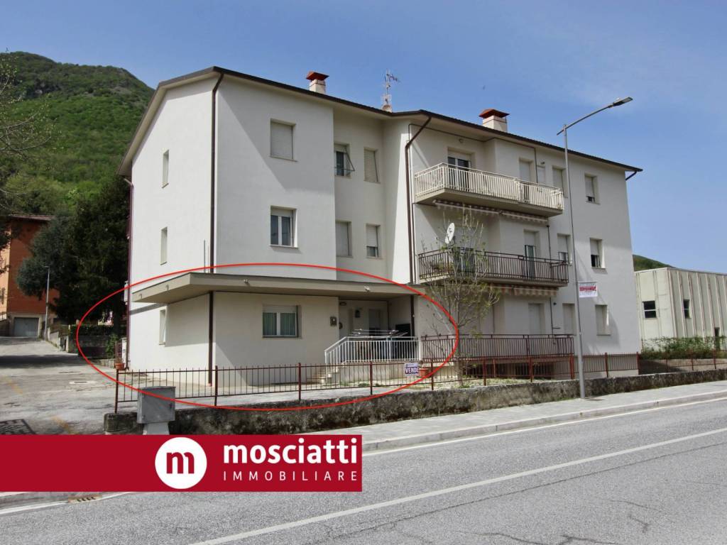 appartamento in vendita ad Esanatoglia