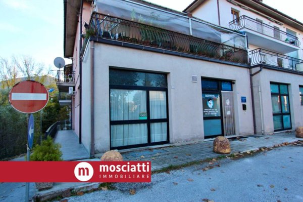 negozio in vendita ad Esanatoglia