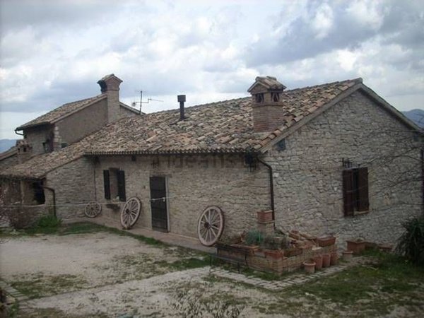 appartamento in vendita ad Esanatoglia