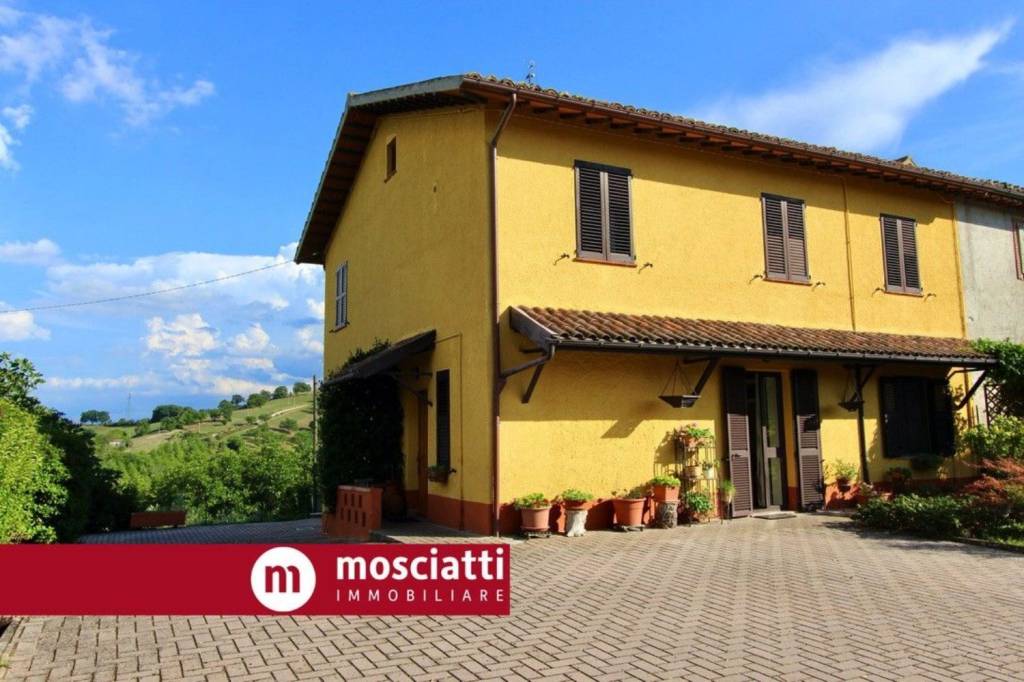 casa indipendente in vendita ad Esanatoglia