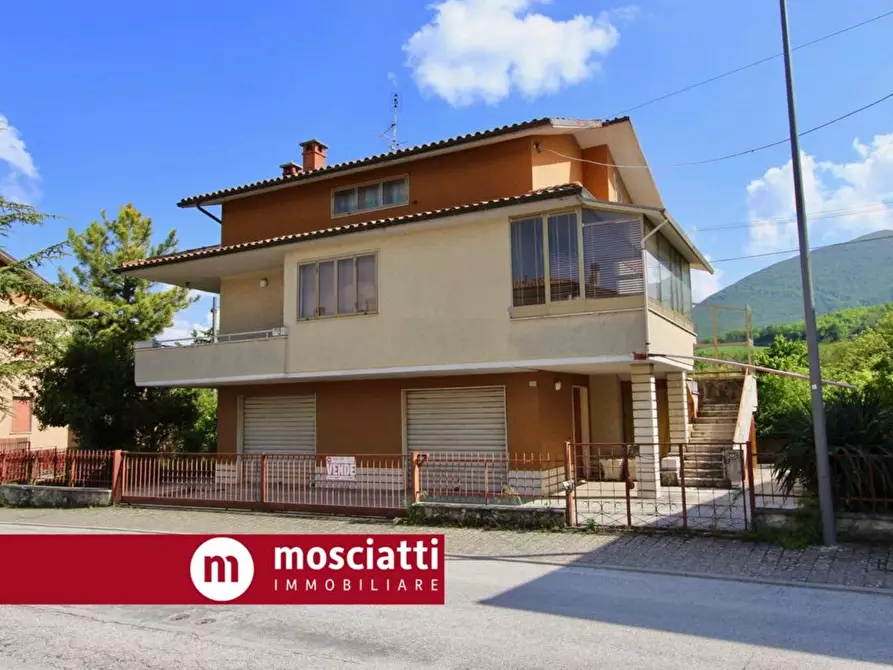 casa indipendente in vendita ad Esanatoglia