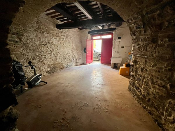 intera palazzina in vendita ad Esanatoglia