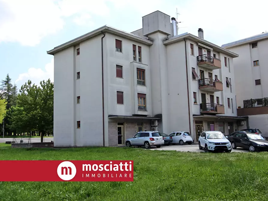 locale commerciale in vendita ad Esanatoglia