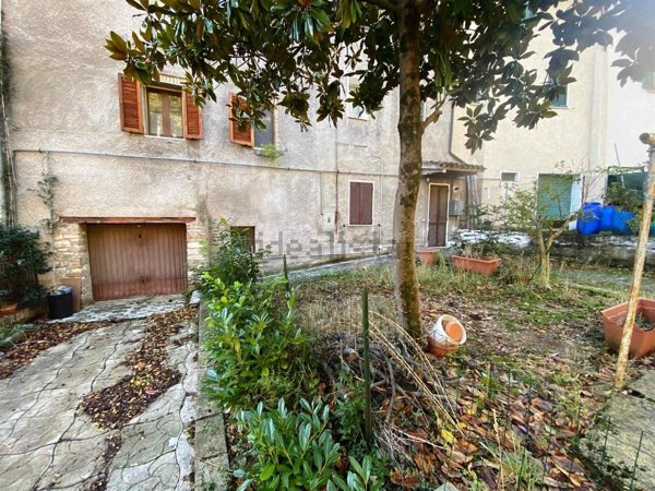 appartamento in vendita ad Esanatoglia