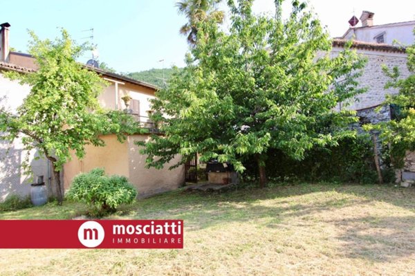 appartamento in vendita ad Esanatoglia